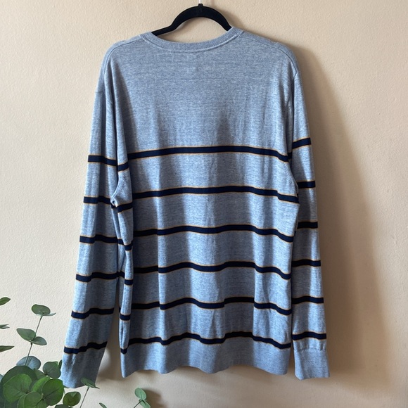 New GAP Grey blue & Blue Striped Knit Men's Sweater XL V-Neck yellow stripes - Picture 5 of 6